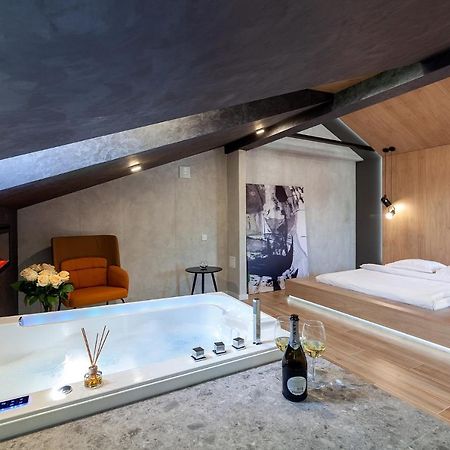 Royal Vip Jacuzzi Apart Lviv Extérieur photo