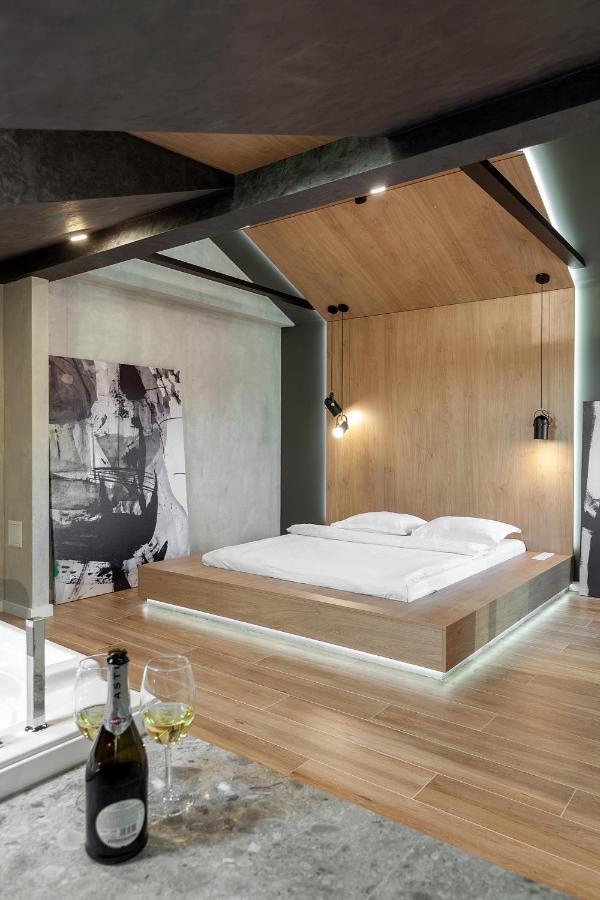 Royal Vip Jacuzzi Apart Lviv Extérieur photo