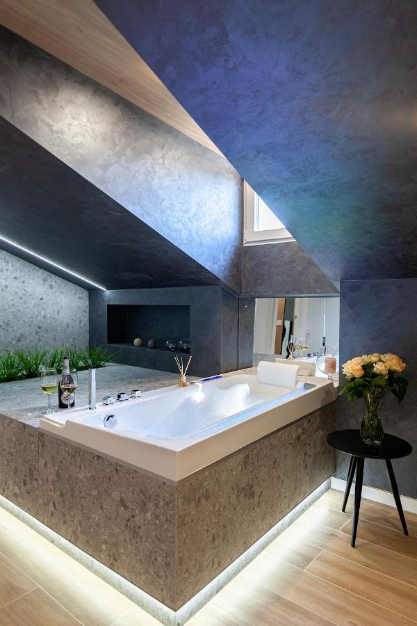 Royal Vip Jacuzzi Apart Lviv Extérieur photo