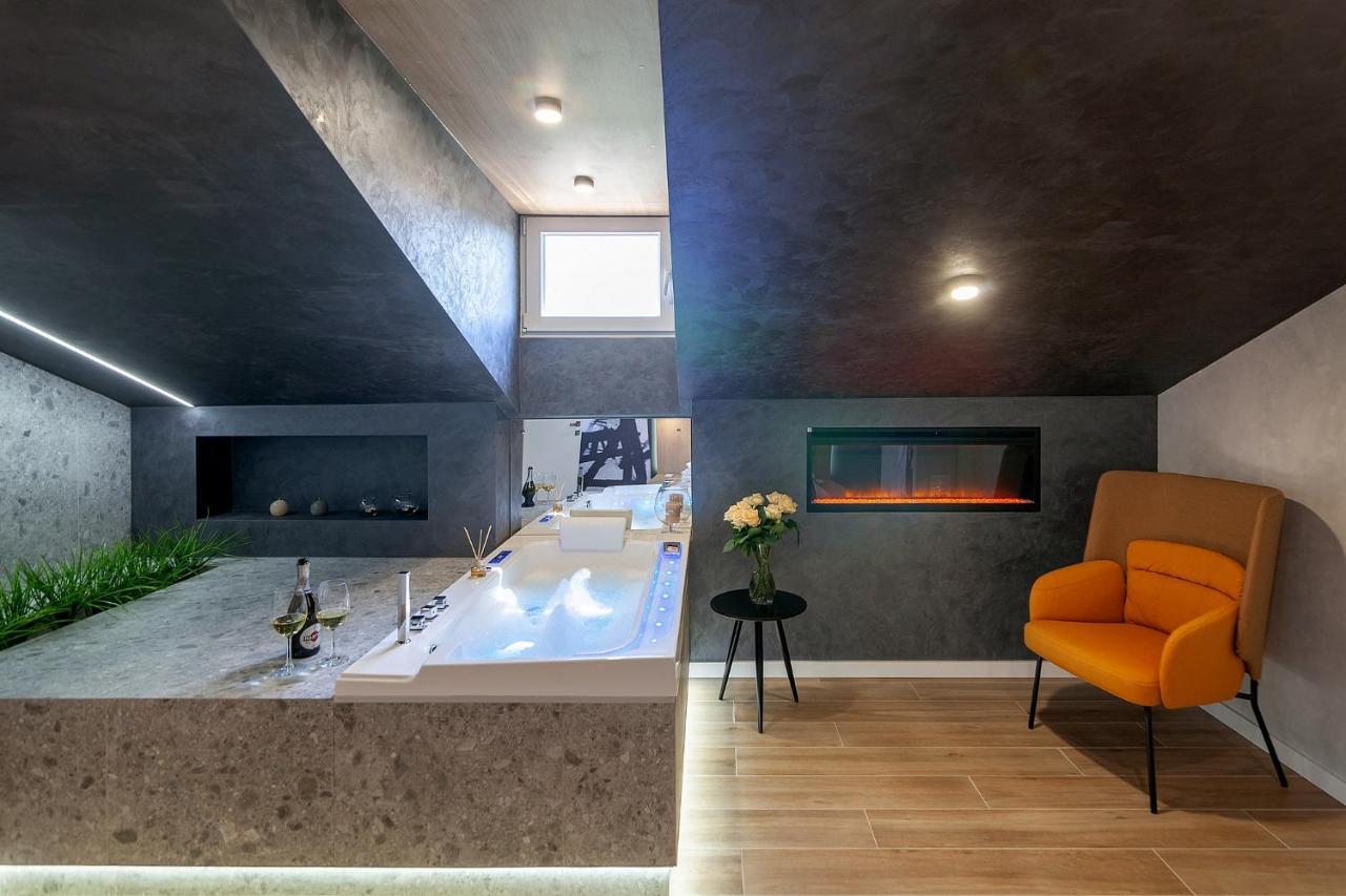Royal Vip Jacuzzi Apart Lviv Extérieur photo