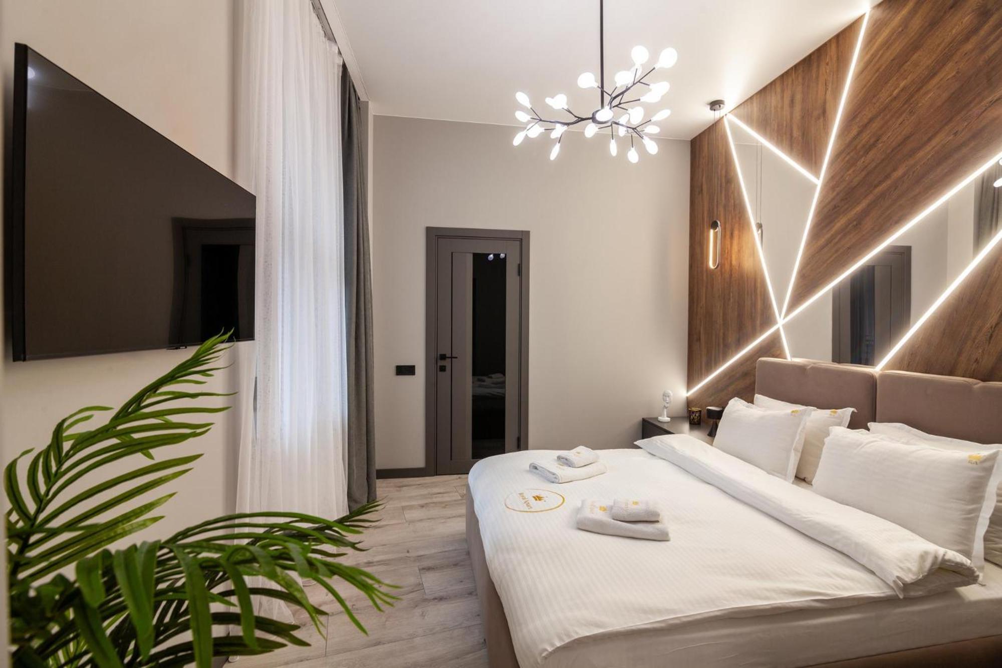 Royal Vip Jacuzzi Apart Lviv Extérieur photo