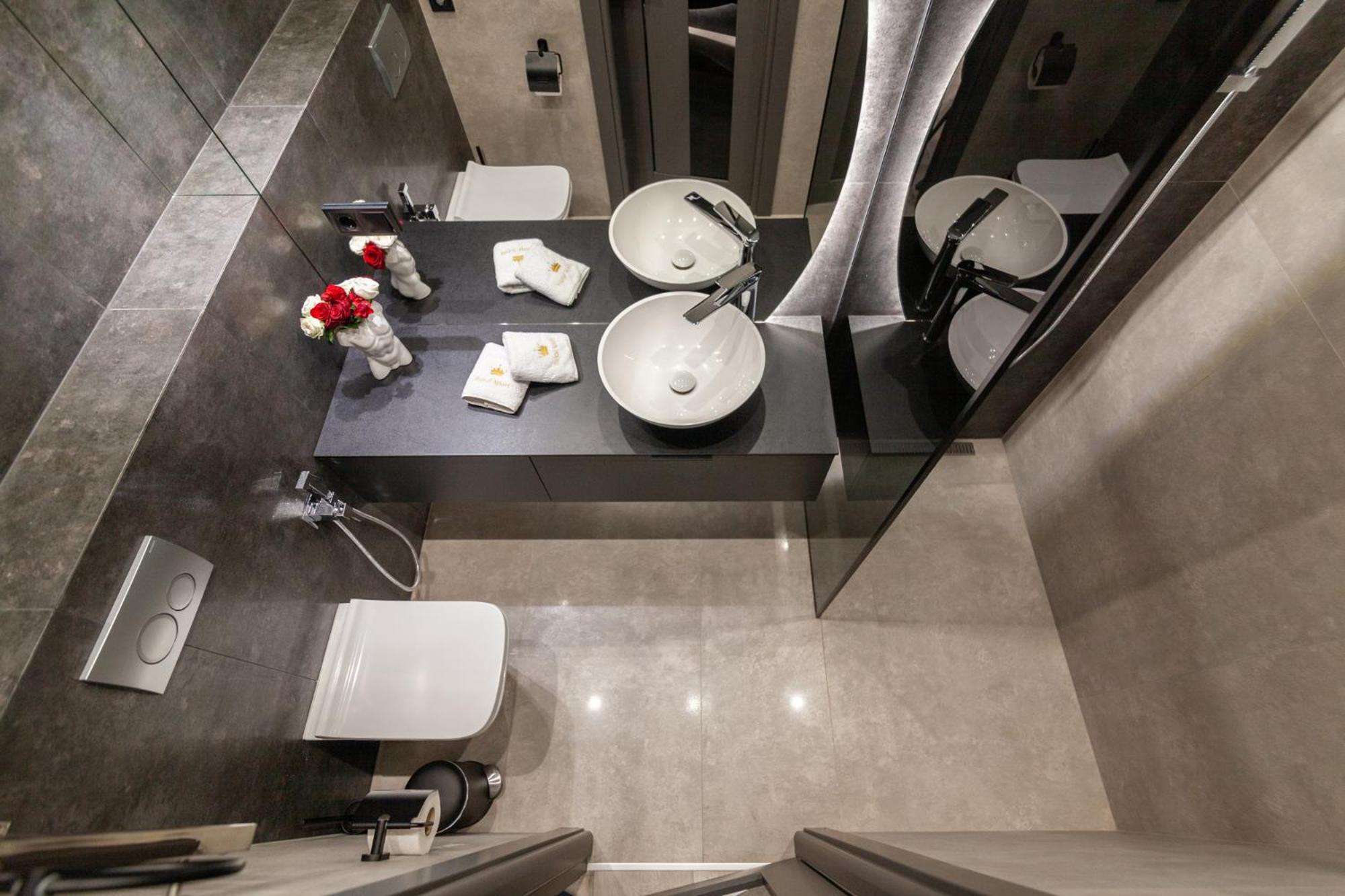 Royal Vip Jacuzzi Apart Lviv Extérieur photo